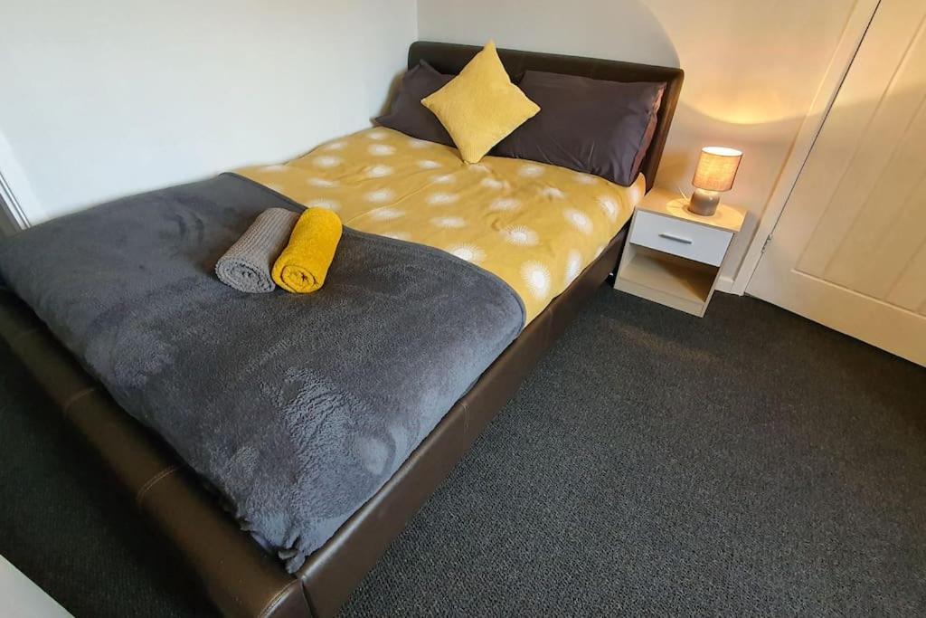 Contractors-City Centre-Parking-Sleeps 9 -Smart Tv, 2 Bathrooms! Coventry Ngoại thất bức ảnh