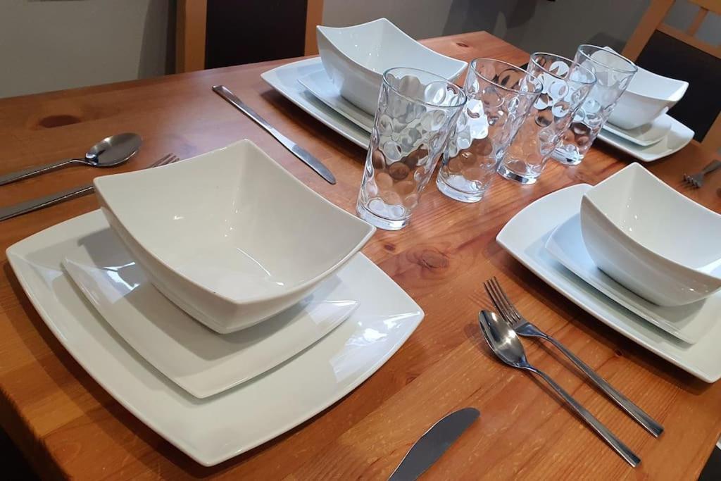 Contractors-City Centre-Parking-Sleeps 9 -Smart Tv, 2 Bathrooms! Coventry Ngoại thất bức ảnh
